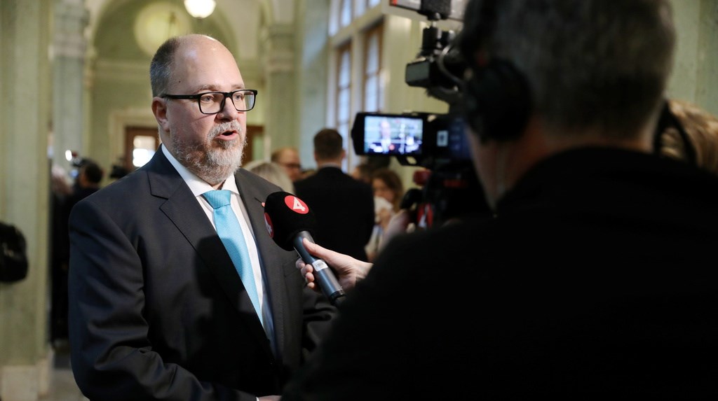 ”Regeringen
är i allmänhet positiva till kommissionens förslag men vi har ett antal
synpunkter och förslag på ändringar”, säger näringsministern Karl-Petter Thorvaldsson (S).