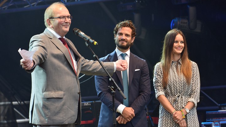 Kenneth Johansson som landshövding tar emot prinsparet.