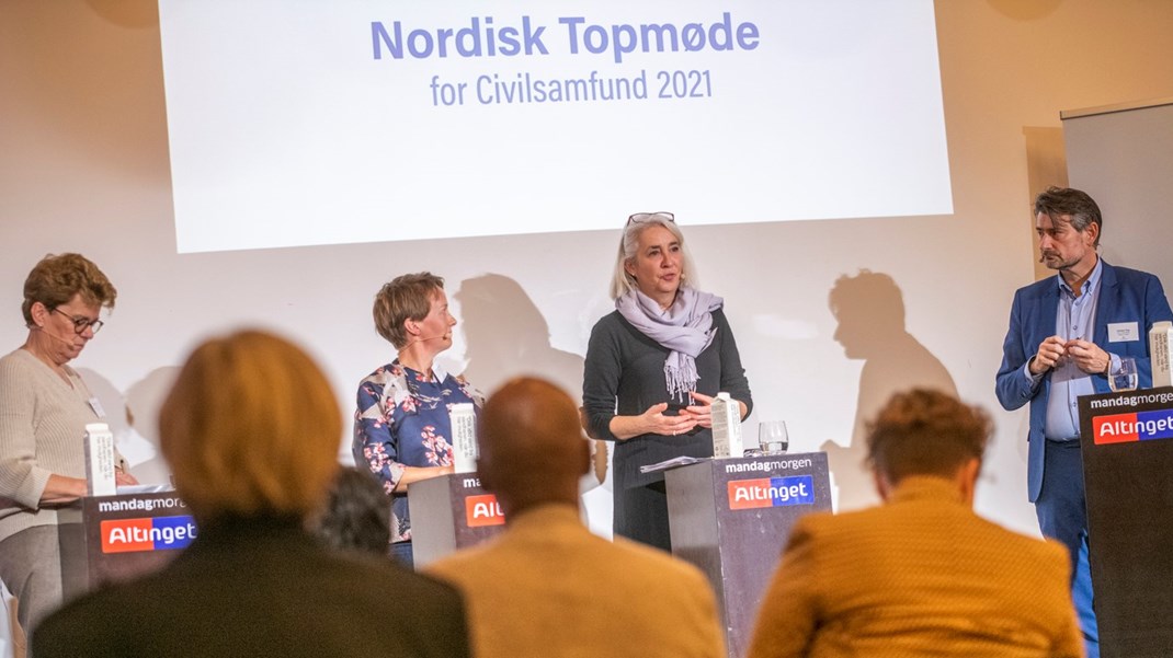 Panelsamtal under högnivåmötet i november. Från vänster: Ulrika Stuart Hamilton, Famna; Christina Tønder
Bell, styrelseledamot i Grönländska barn; Tina Wahl Halgreen, socialchef i Faaborg-Midtfyn kommun; Carsten Terp (moderator).