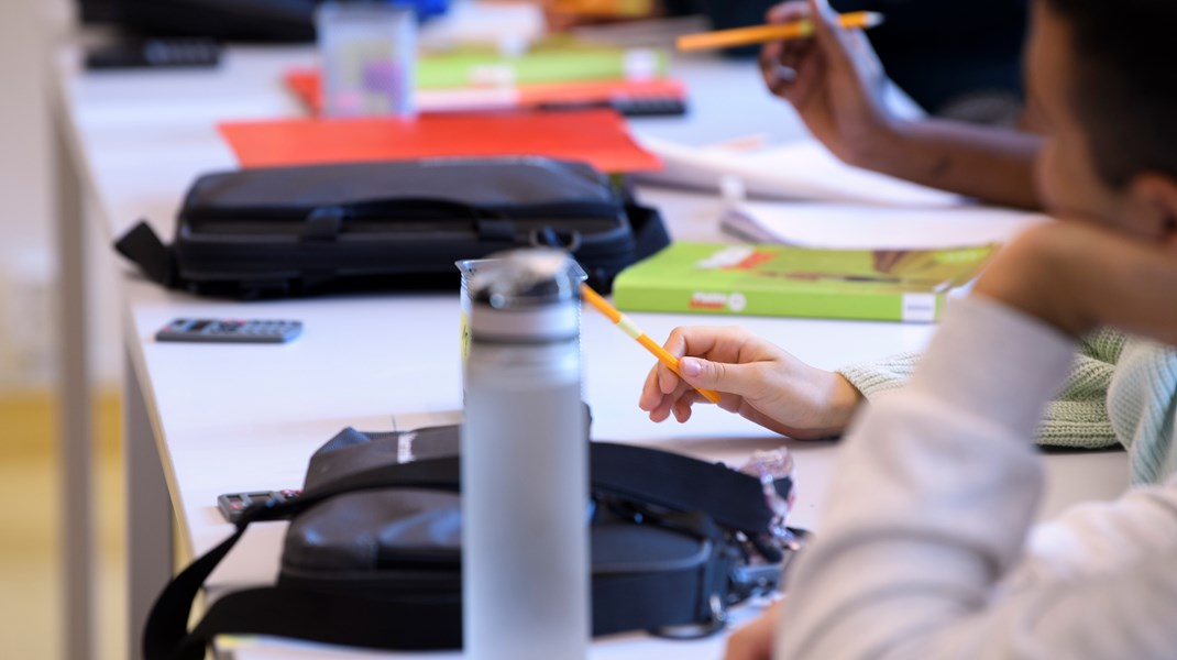 ”Det behövs en skoldebatt som inte drar till med storsläggor och buntar ihop skolor med helt olika förutsättningar”.