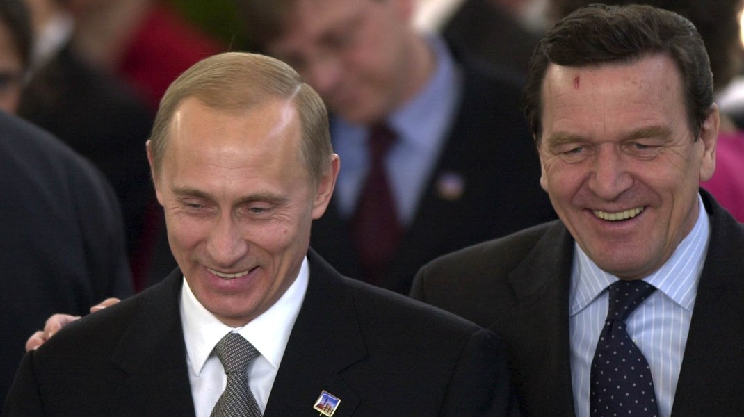 Schröder och Putin på Älvsjömässan i Stockholm i samband med ett EU-toppmöte år 2001.