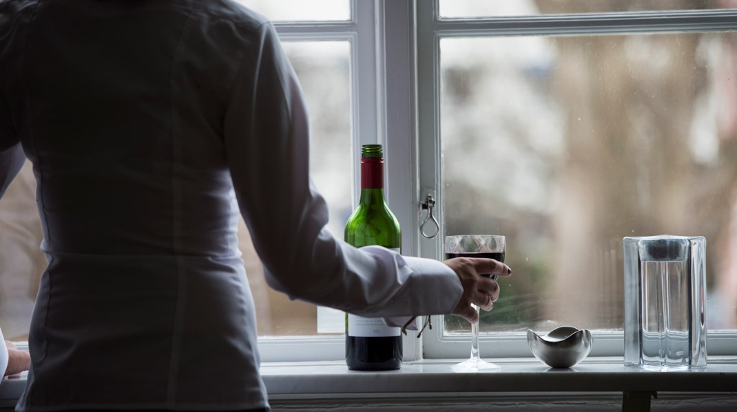 Varje år orsakar alkohol enorma skador för både individ och samhälle, skriver debattörerna.