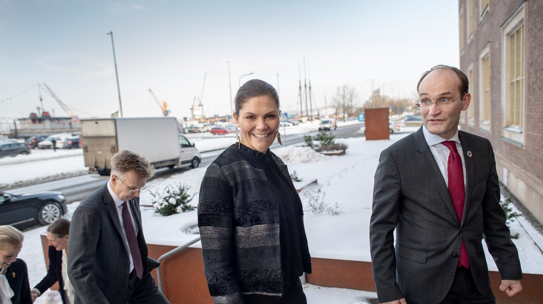 Jakob Granit, här tillsammans med kronprinsessan Victoria, under ett besök på myndigheten 2019.