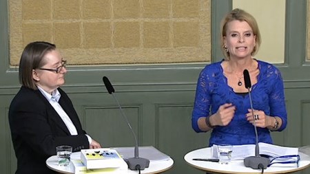 Den särskilda utredaren Anita Wickström och barnminister Åsa Regnér (S) under en pressträff på onsdagen.