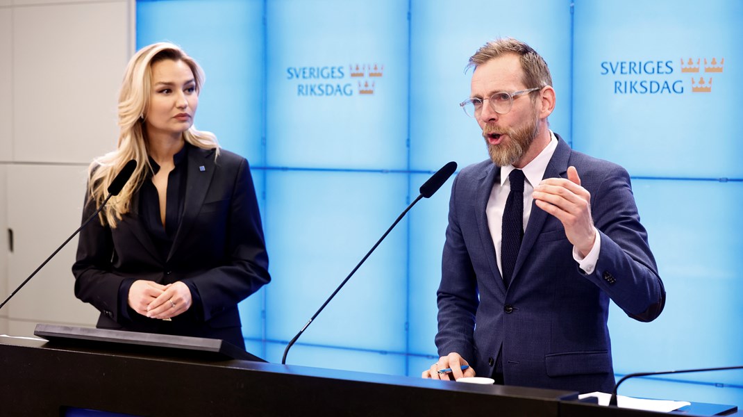 KD:s partiledare Ebba Busch presenterar vårbudgetmotionen tillsammans med ekonomisk-politiska
talespersonen Jakob Forssmed.