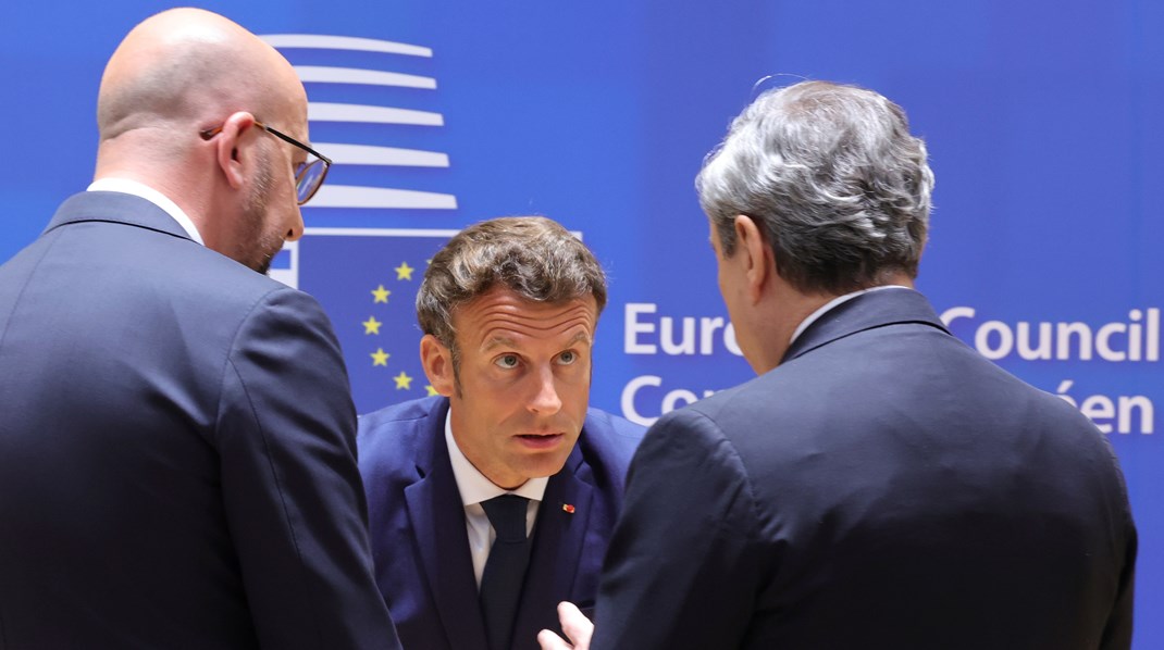 Frankrikes president Emmanuel Macron, Europeiska rådets ordförande Charles Michel och Italiens premiärminister Mario Draghi vid det extrainsatta EU-toppmötet på måndagen.