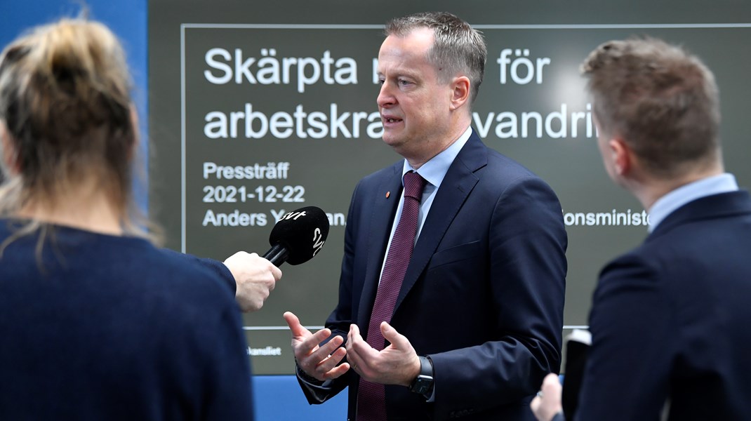 Regeringen, med integrations- och migrationsminister Anders Ygeman i täten, vill se skärpta regler för arbetskraftsinvandring. Men deras förslag bygger på en felaktig bild och osaklig retorik, skriver debattörerna.