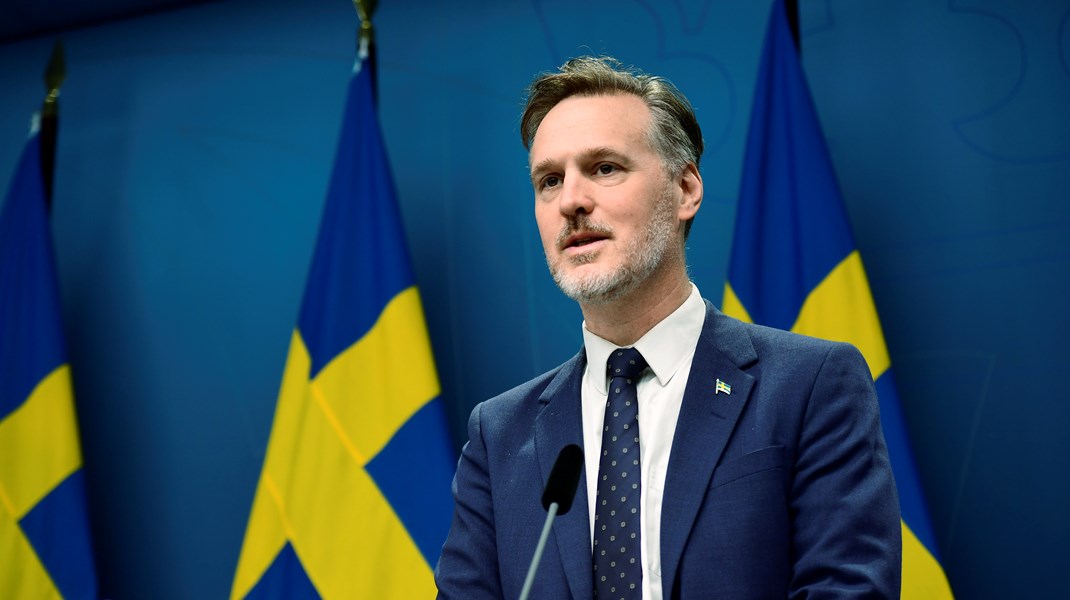 Finansmarkandsminister Max Elger (S) förväntar sig inte att lagförslaget får några större effekter på hållbarhetsområdet. “Det kanske inte gör skillnad på dag och natt, men det är bra att staten uttrycker sig explicit.“