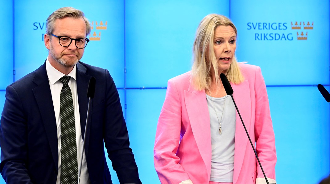 Finansminister Mikael Damberg (S) och finansutskottets ordförande Åsa Westlund (S) på pressträffen inför budgetdebatten i riksdagen.