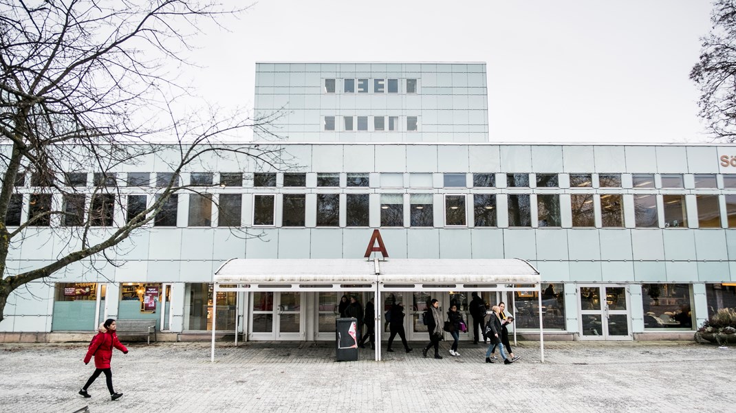 Hot och trakasserier mot universitetslärare och forskare är allvarligt för individen och för kvaliteten i forskning och utbildning, skriver debattörerna.