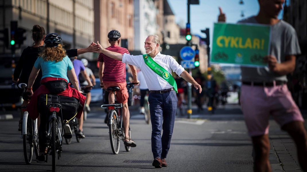 Stockholms trafikborgarråd Daniel Helldén (MP) kandiderar till riksdagen i valet. Hans parti, tillsammans med Vänsterpartiet är cykelvänligast bland riksdagspartierna, enligt Cykelfrämjandets valenkät.