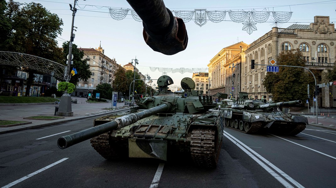 Förstörda ryska militärfordon har radats upp i Kyiv för firandet av Ukrainas självständighetsdag.