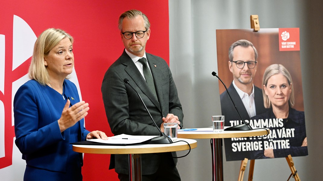 Statsminister Magdalena Andersson och finansminister Mikael Damberg presenterar S-valmanifestet. 