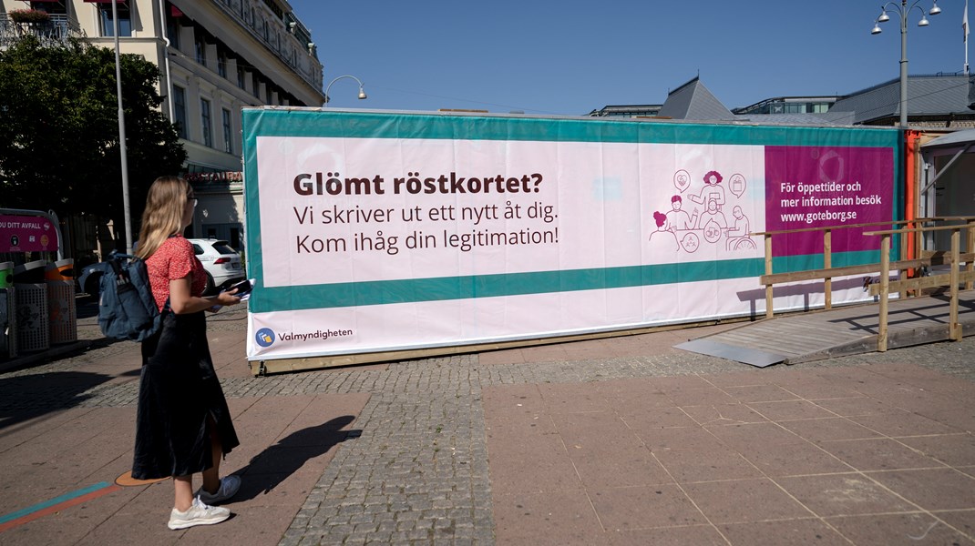 Vallokalerna öppnade den 24 augusti, bland annat på Drottningtorget i Göteborg. Varken Malmö eller Göteborg har ännu registrerat antalet röster från förtidsröstningens första dag. 