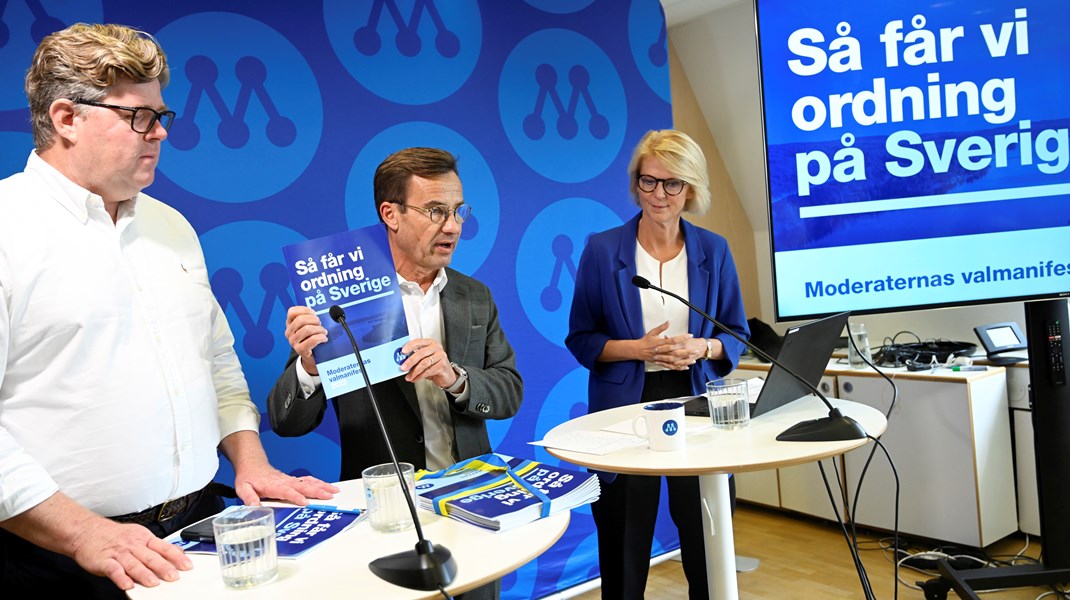 Moderaternas partisekreterare Gunnar Strömmer, partiledare Ulf Kristersson och ekonomisk-politiska talespersonen Elisabeth Svantesson presenterar valmanifestet.