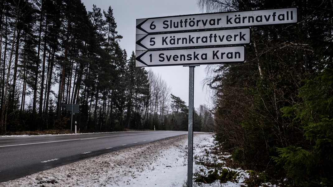 Det går utmärkt att storskaligt lagra sol och vind energi och därmed göra den stabil, genom exempelvis vätgasproduktion, pumpkraftverk eller olika typer av batterier, skriver debattörerna.