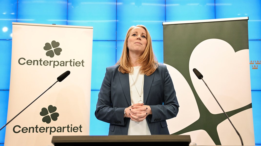 Annie Lööf (C) under pressträffen där hon meddelar att hon avgår efter elva år som partiledare.