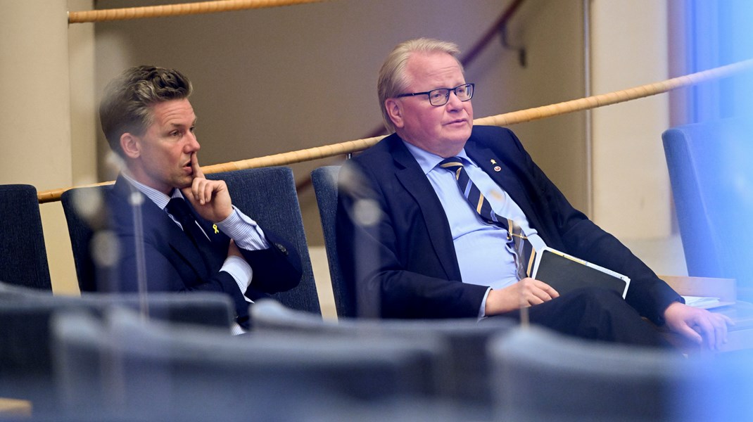 Båda ser ut att ha en säker riksdagsplats – men dags för byte av positioner? Peter Hultqvist (S) är på väg att lämna försvarsdepartementet och uppdraget som försvarsminister. Moderaternas försvarspolitiska talesperson Pål Jonson (M) är en stark kandidat till att ta över.