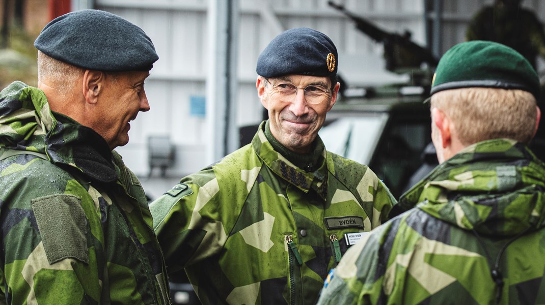 Överbefälhavare Micael Bydéns myndighet ingår inte i krisuppdraget. Försvarsmakten och de övriga försvarsmyndigheterna omfattas inte av skyldigheten att rapportera in sin energiförbrukning samt genomförda energibesparingar till Energimyndigheten.