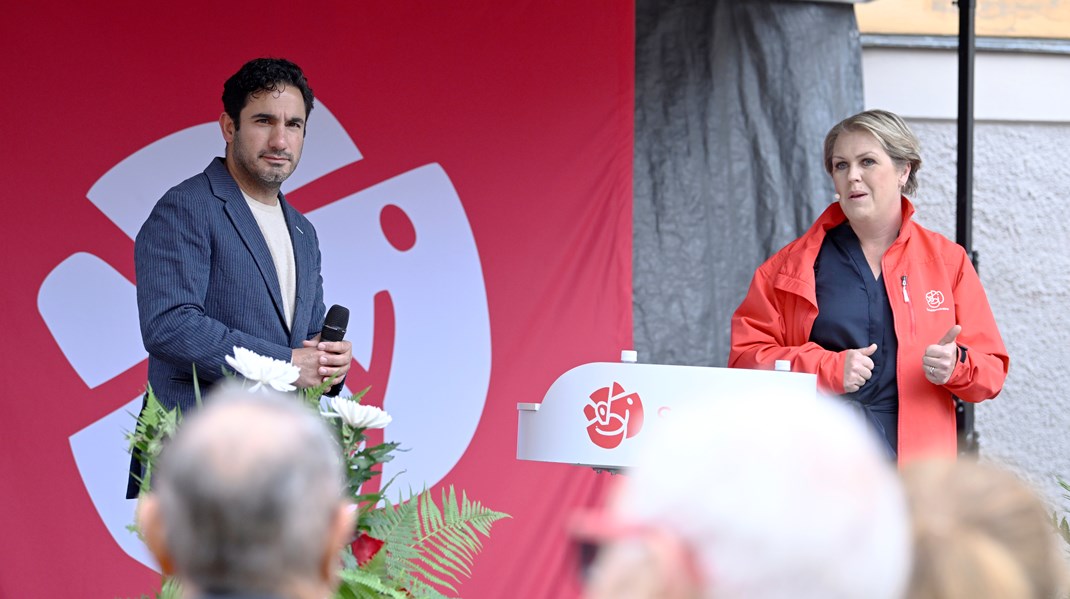 Ardalan Shekarabi är från och med den 6 oktober social- och socialförsäkringsminister i den socialdemokratiska övergångsregeringen efter att Lena Hallengren lämnat för gruppledaruppdraget i riksdagen.