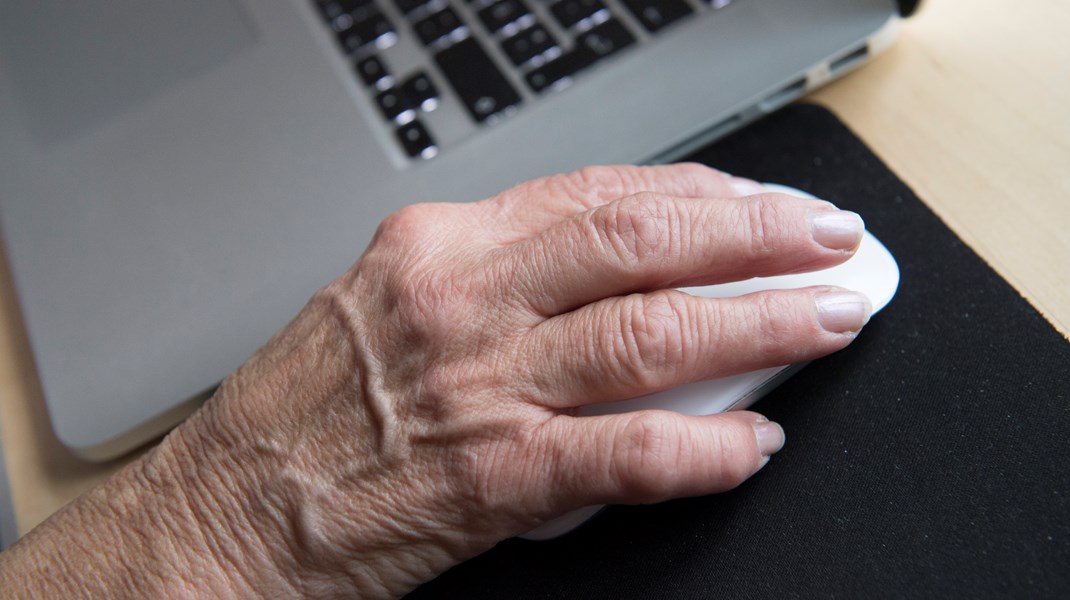 ”Många tusen människor i vårt land använder sällan eller aldrig internet och bland dessa finns framförallt en del av de äldre, personer med funktionsnedsättning eller de som lever i hushåll med låga inkomster.”