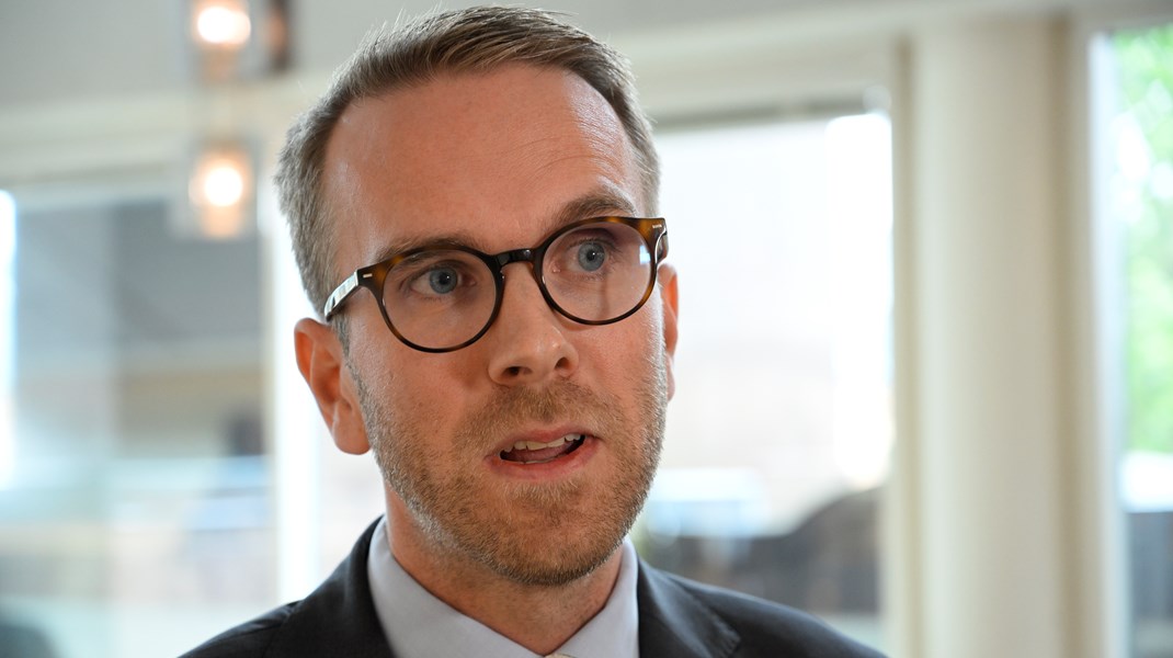 Nya bostadsministern Andreas Carlson (KD) är försiktig med att lova några konkreta åtgärder. Förutom när det gäller att förenkla bygglov.