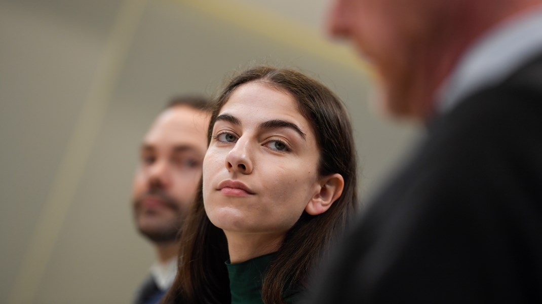 Klimat- och miljöminister Romina Pourmokhtari (L) säger en sak, men regeringen har hittills gjort helt tvärtom. Ska hon fortsätta tala om att regeringen inte har sänkt klimat- och miljöambitionerna, då är det hög tid att hon får något rejält att visa upp.