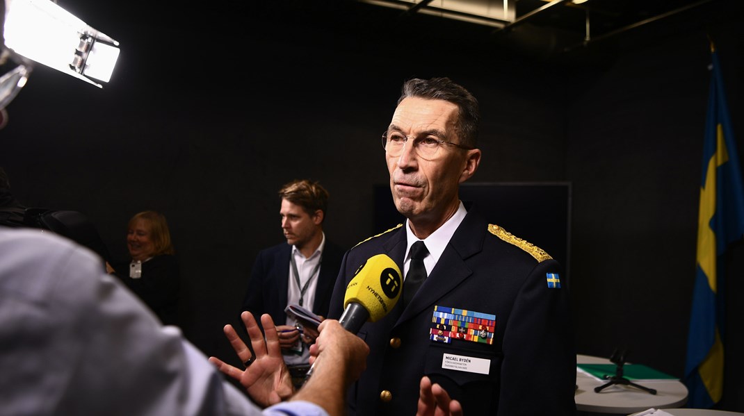 Plötsligt och oväntat. Så beskriver Officersförbundet Lars Fresker omsvängningen från ÖB Micael Bydén och Försvarsmaktens intresse för de anställdas krav på bättre löner och villkor. 