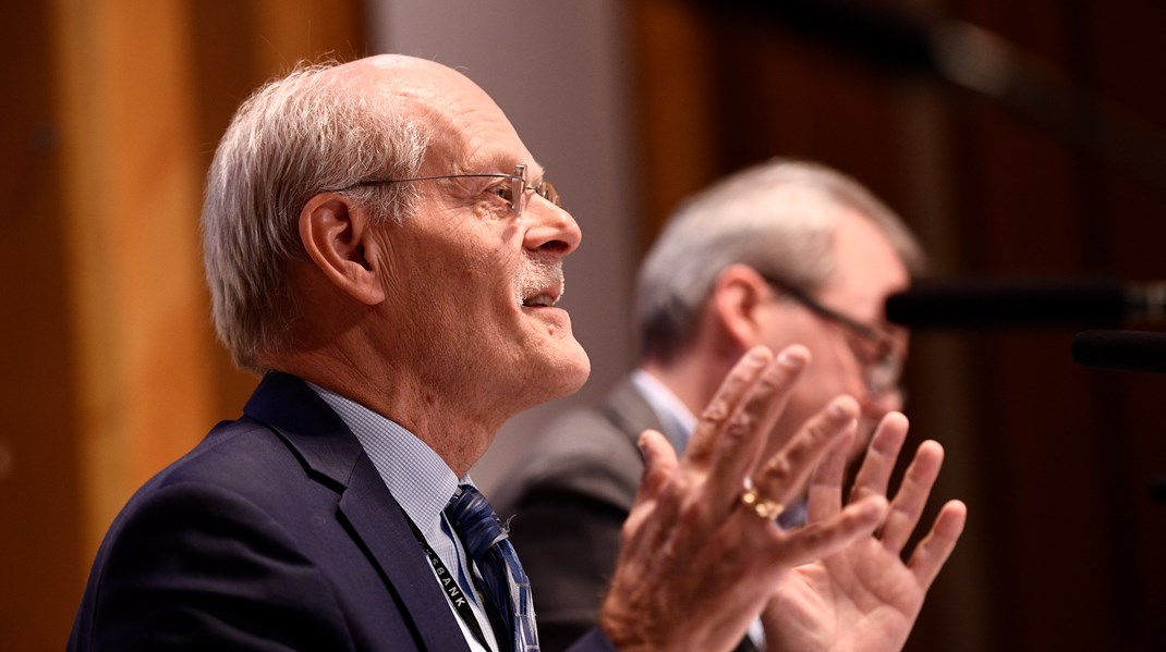 Riksbankschefen Stefan Ingves har valt en farlig väg, menar debattören.