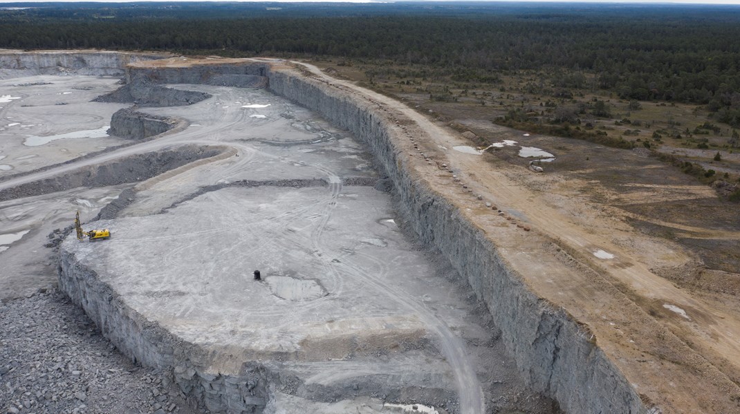 Cementa har återaktualiserat frågan om miljötillstånd.