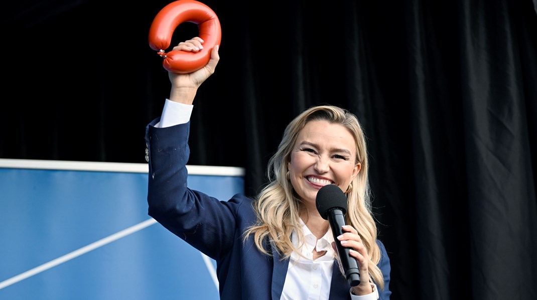 Ebba Busch (KD) och den berömda falukorven.