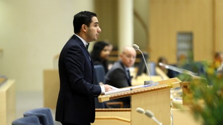 Civilminister Ardalan Shekarabi (S).