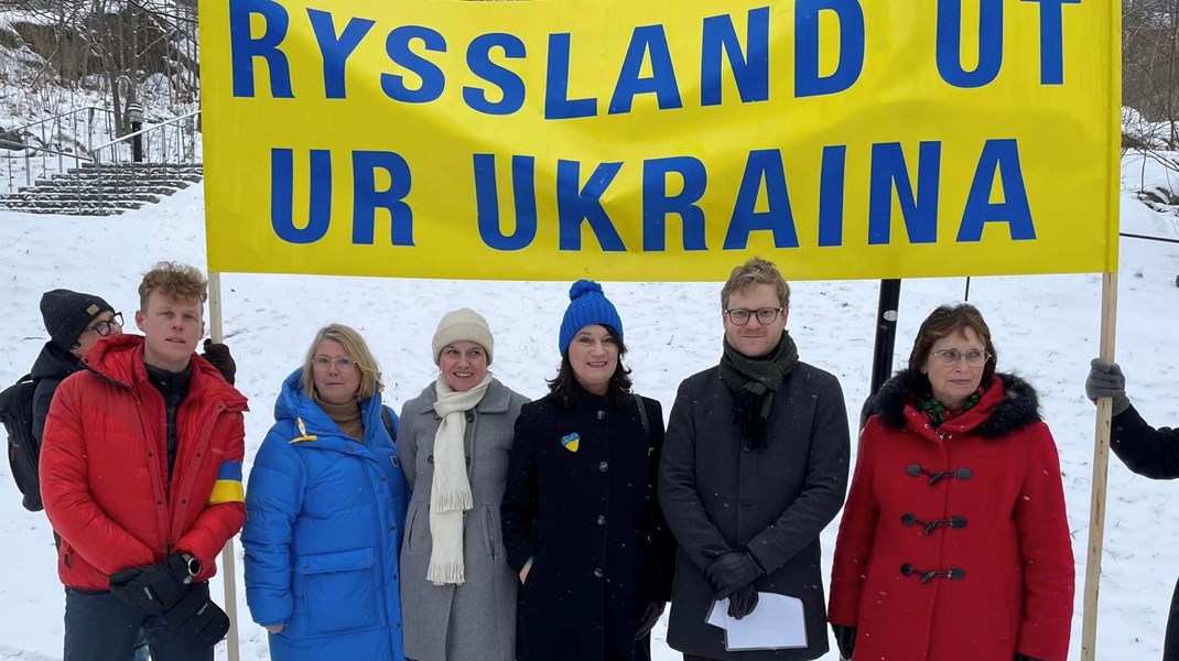 Från en tidigare manifestation, från vänster: Simon Vinge och Maria Östberg Svanelind från från Akademikerförbundet SSR; Maja Fjaestad tidigare statssekreterare på socialdepartementet (S); Ann Linde, tidigare utrikesminister (S); Albert Ohlin, Saco studentråd; Gudrun Brunegård, riksdageldamot (KD). 