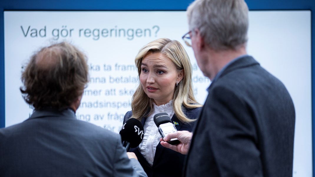 Frågan om laddinfrastrukturen hopar sig både kring Ebba Busch och Andreas Carlson 