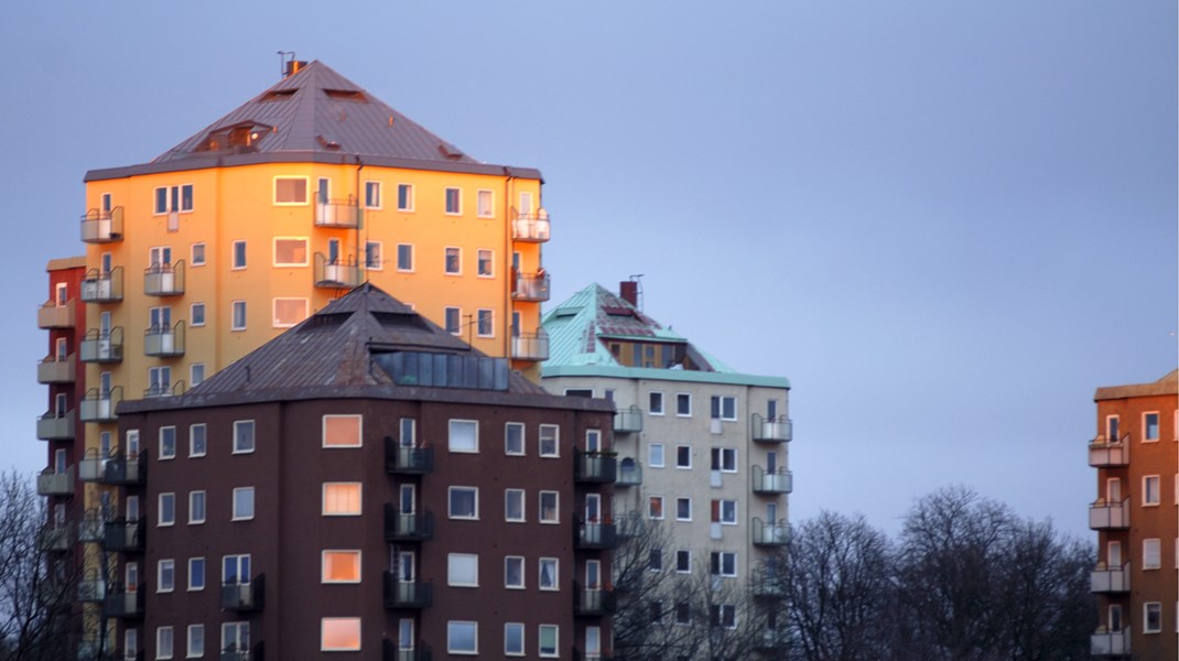 För hyresgäster som inte själva står på elnätsavtalet betalas regeringens elstöd till deras hyresvärd. Bland de allmännyttiga bostäderna skiljer det sig åt hur stödet kommer hanteras i de fall det går till bolagen. 