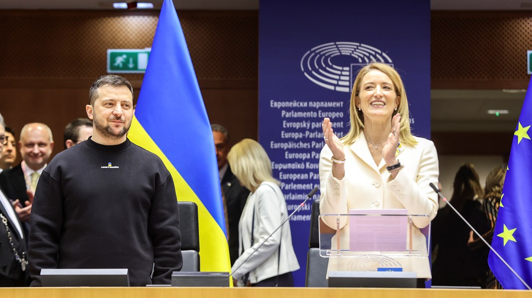 Volodymyr Zelenskyj och Europaparlamentets talman Roberta Metsola i Bryssel.