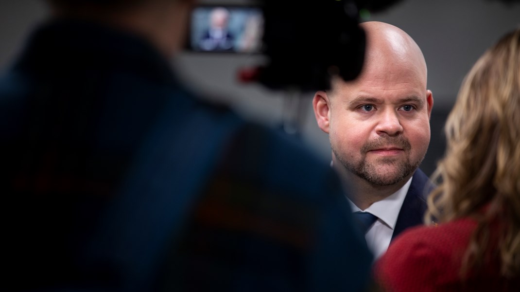 Det man ska ha i bakhuvudet är: ”Kan det här vara en potentiell livsmiljö för sjöfågel? Då ska jag skjuta med alternativhagel” menar landsbygdsministern.