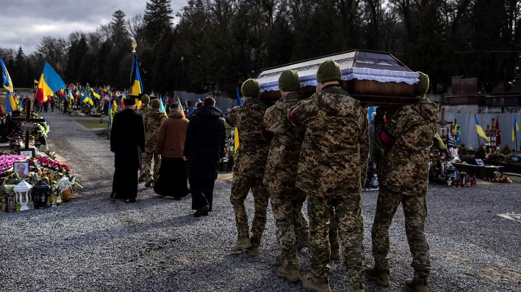 När Ukrainas president Volodymyr Zelenskyj besökte Europaparlamentet nyligen var hans budskap tydligt: Vi försvarar Ukraina tillsammans med er. Var och en gör skillnad för en seger i detta historiska krig. Vi behöver allt stöd, tack!, skriver Heléne Fritzon (S).