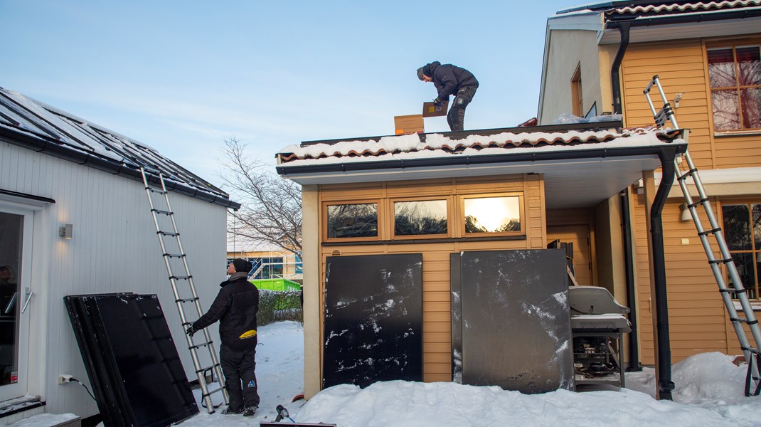 Den nya EU-förordningen ställer krav på handläggningstider för bygglov för vissa typer av solceller. Men i Sverige finns redan tuffare krav. 