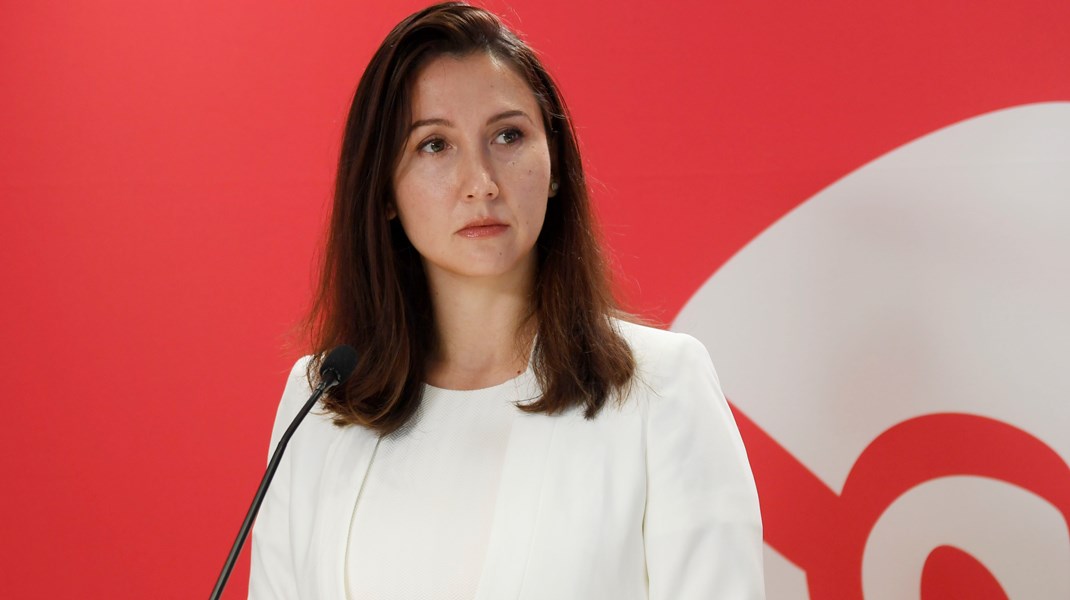 ”I stället för att presentera lösningar och en långsiktig handlingsplan väljer det socialdemokratiska styret med Aida Hadžialić i spetsen att fortsätta gömma sig bakom verksamhetschefer istället för att stå för sina politiska prioriteringar.”