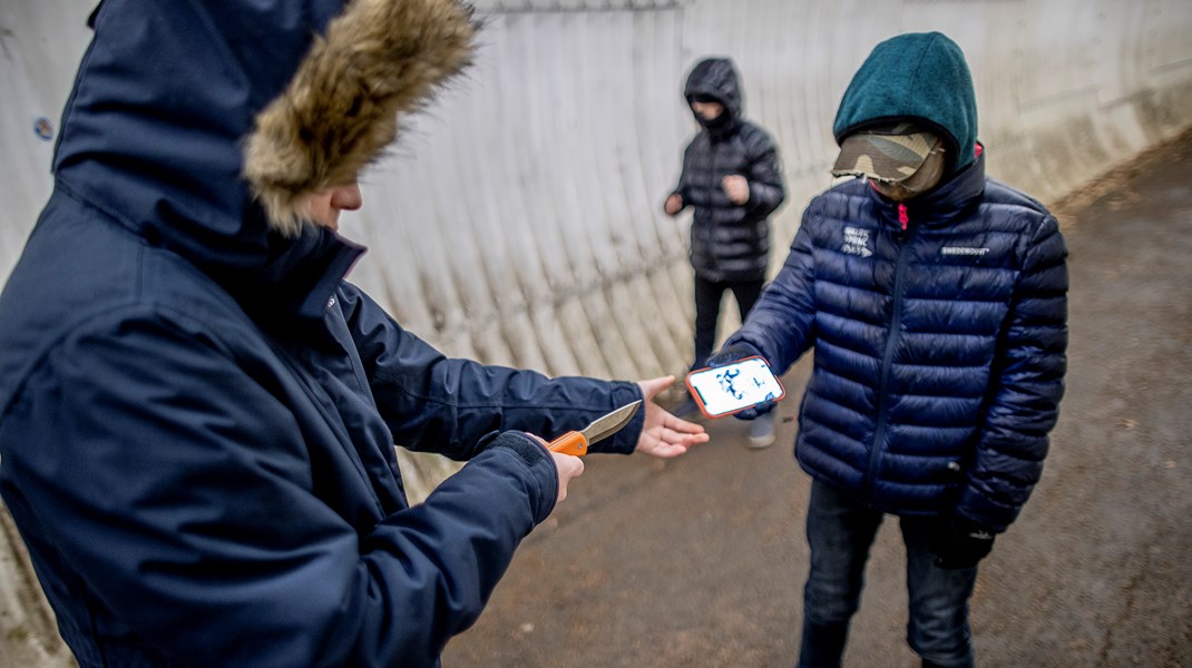 Tilliten minskar – klart samband med inkomstnivåer