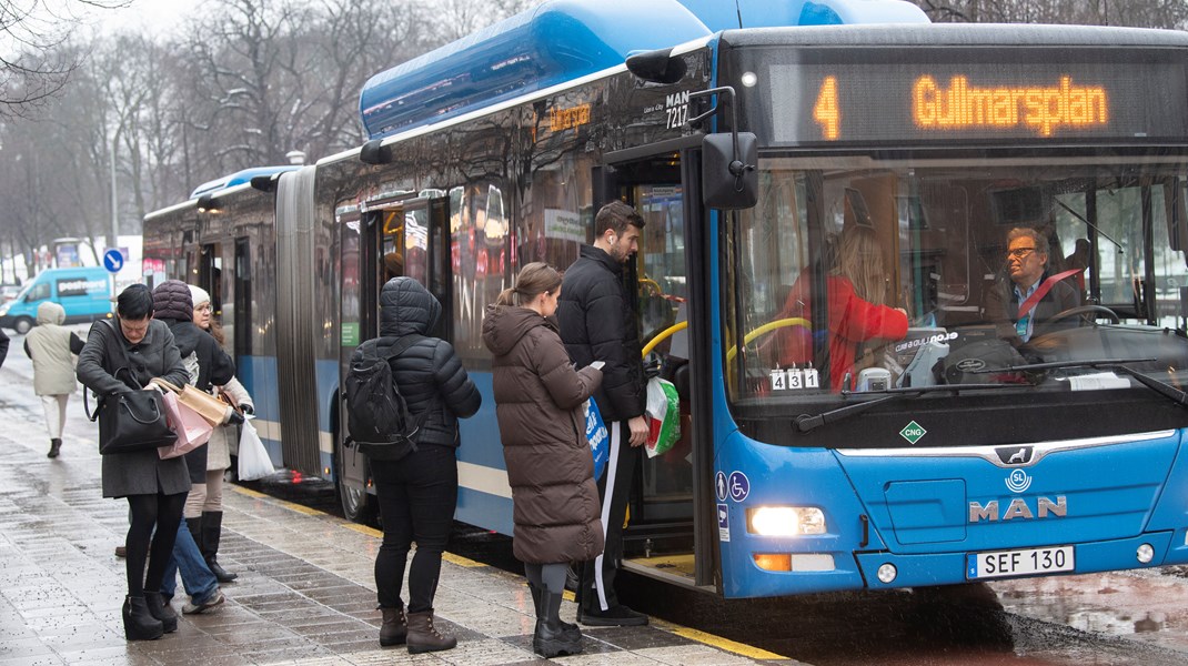 Bristen på bussförare är akut – sänk åldersgränsen nu