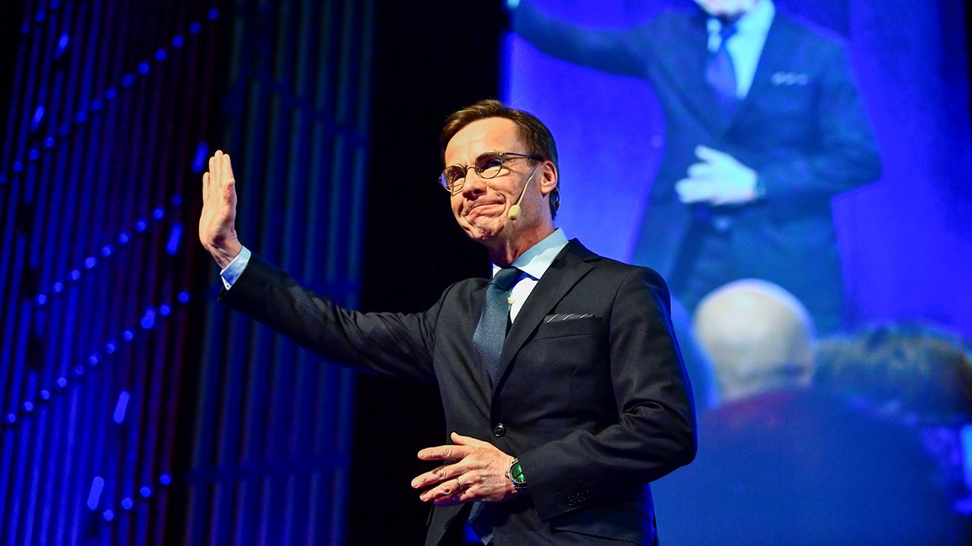 S: Varför sitter Ulf Kristersson på händerna när Sverige befinner sig i kris?