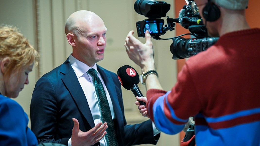 Finansmarknadsminister Niklas Wykman (M) presenterar nu direktiven till utredningen som ska se över amorteringskraven och bolånetaket.