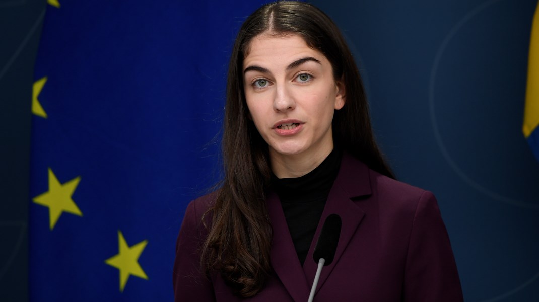 Romina Pourmokhtari (L) är värd för EU:s miljöministrar i veckan.