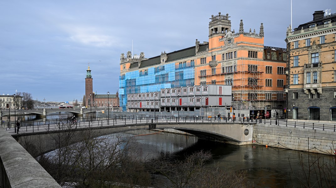 Inte bara Rosenbad som byggs om, arbetet med att få ihop de nya två departementen fortsätter också under våren.  