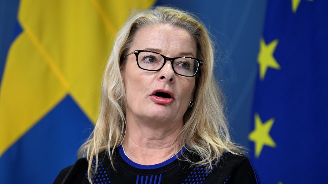 ”Jag är också övertygad om att det krävs fler böcker och mindre skärmtid”, säger skolminister Lotta Edholm (L).