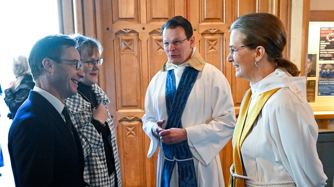 Erik Eckerdal, biskop i Visby stift, är en av dem som reagerar på Region Gotlands beslut att verksamheter
med religiösa eller partipolitiska inslag inte ska kunna få medel på kultur och
fritidsområdet. (Arkivbild från biskopsvigningen i Uppsala domkyrka.) 