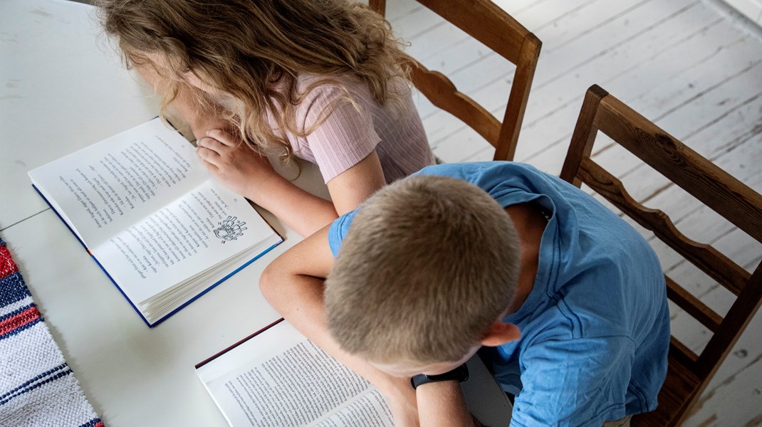 Barn måste få engagerat stöd under hela skoltiden för att inte bara få en god läsförmåga, utan också bli läsare som har förstått och upplevt tjusningen och lusten i att läsa, skriver debattören.