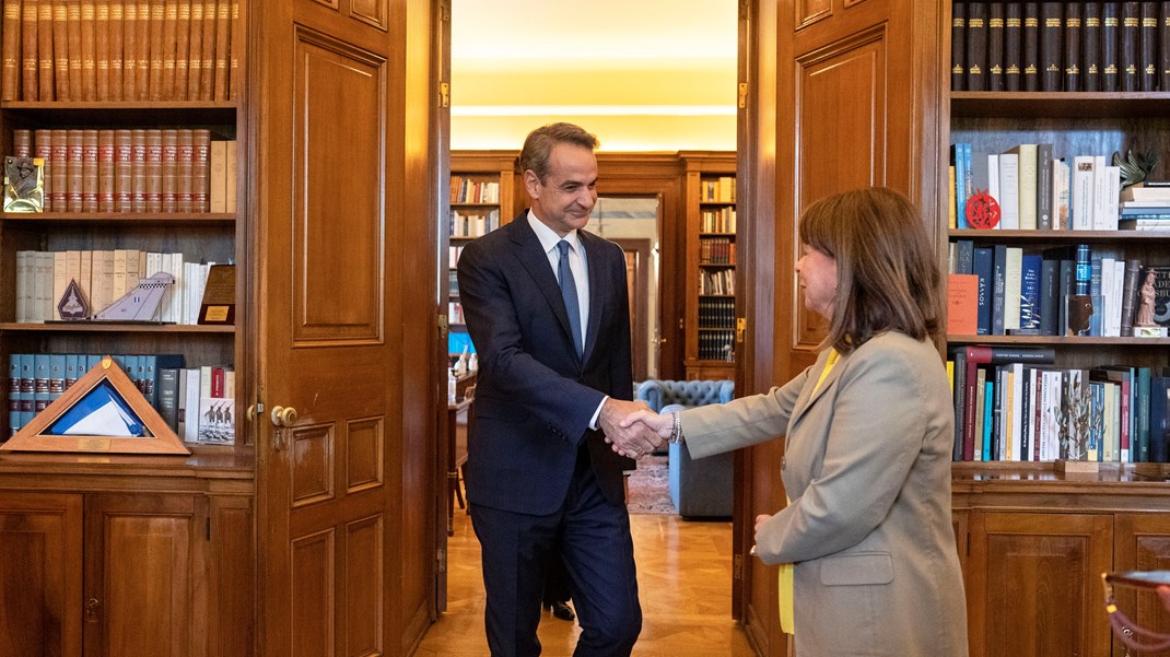 Kyriakos Mitsotakis ser ut att få ytterligare en mandatperiod som premiärminister i Grekland. Men först väntar en ny valomgång, om han inte lyckas bilda en koalition.